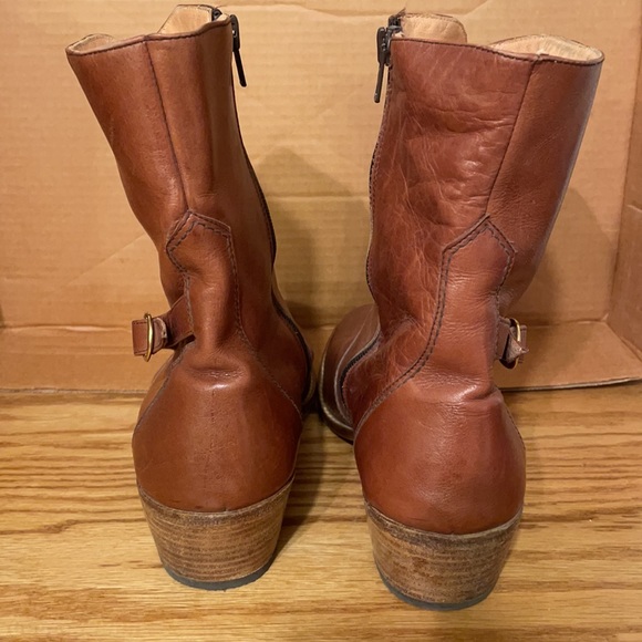 Gently used men’s size 9 hand made Italian leather ankle boots. - Picture 4 of 4